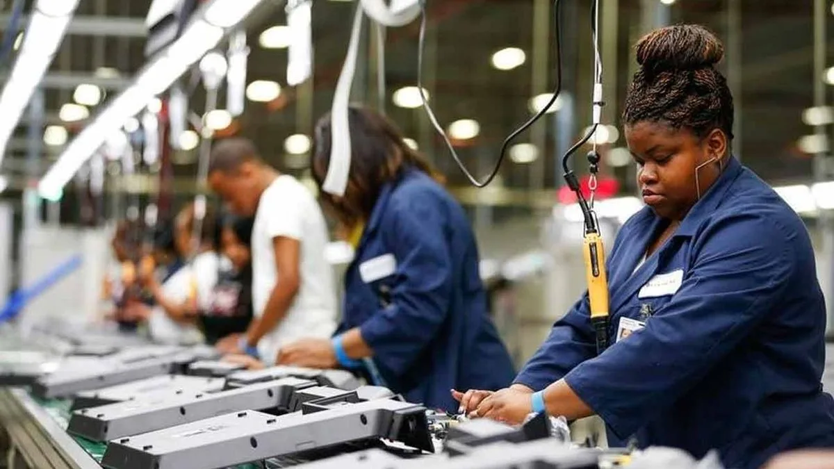 Hay vida más allá de los bonos: la economía de EEUU no se come la curva y crea el triple de los empleos esperados