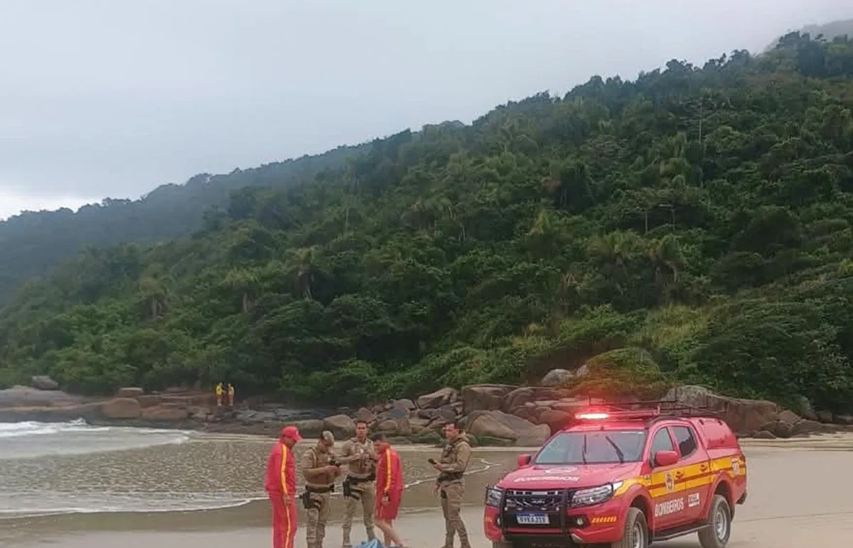 Corpo de mulher nua é encontrado na faixa de areia da Praia Brava, em Florianópolis