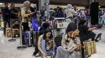 Erupção vulcânica na Indonésia deixa 170 mil passageiros retidos