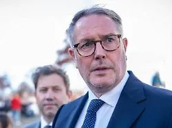 "Brauchen Entscheidungen": Neuer Arbeitsminister Schweitzer knüpft Rentengesetz an Bedingung