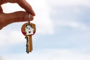Quanto é preciso guardar para comprar um imóvel? Veja simulações por faixa de renda