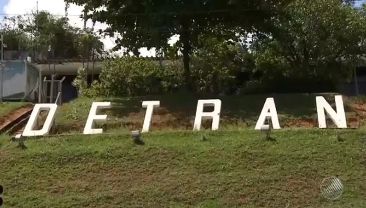 Mais de 400 lotes de veículos vão a leilões do Detran na Bahia; há lances iniciais de R$ 2 mil