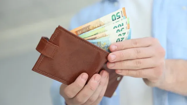 IRS, pensões, combustíveis e passe de 20€: Qual o impacto na carteira?