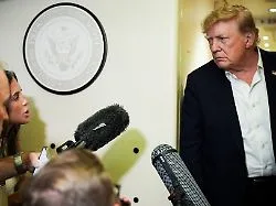 "Kranke Verschwörung" gegen KI: Trump: Einzig nötige Leitplanke für Künstliche Intelligenz bin ich selbst