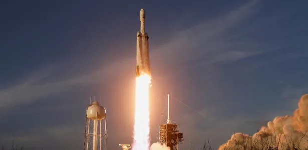 Trump comprou R$ 25 mi em títulos da SpaceX antes de nova política espacial