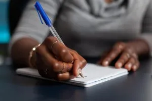 Sem lei específica, município deve adotar percentual estadual ou federal de cotas