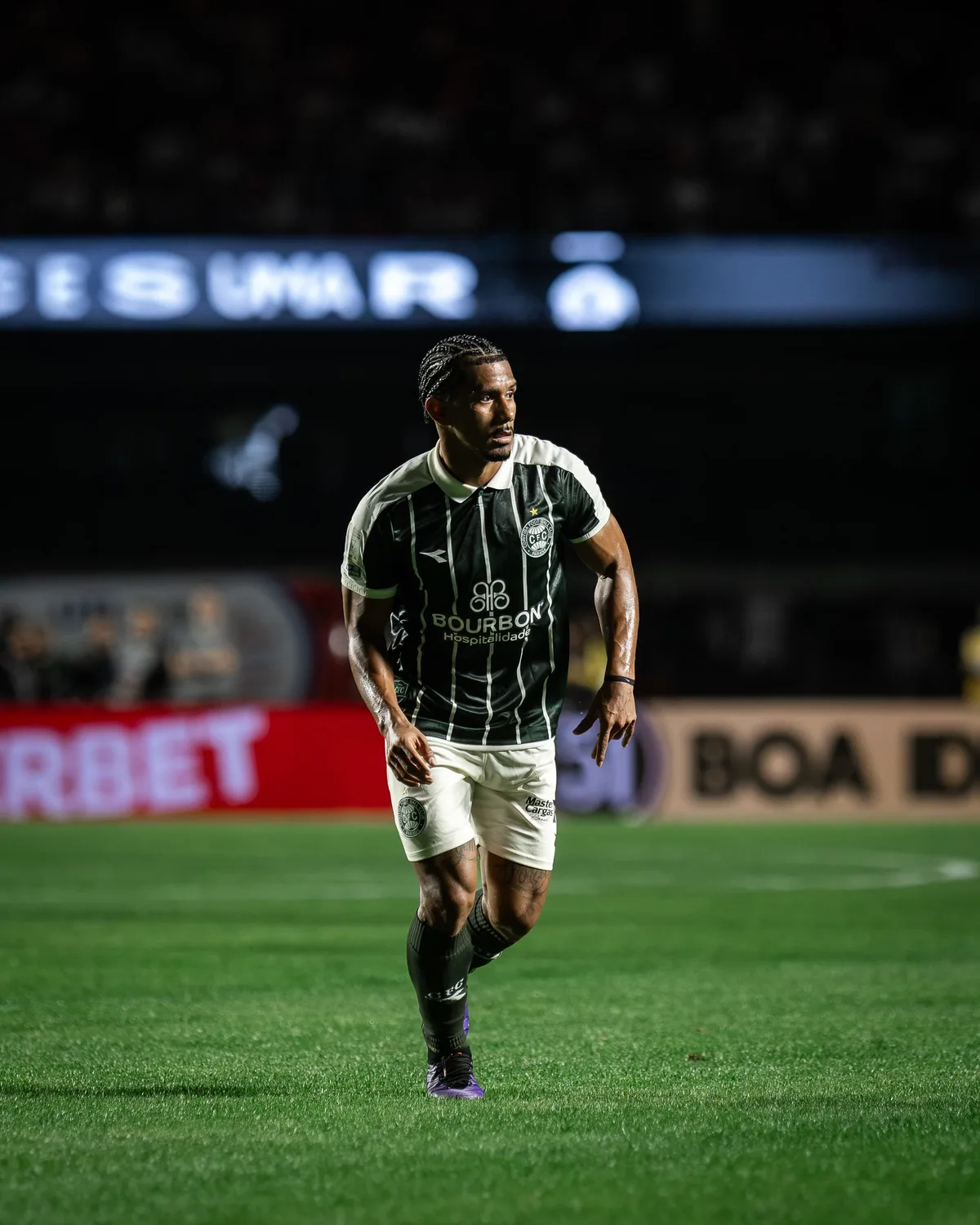 Seabra faz mea-culpa ao explicar Sobral na função de camisa 10 do Coritiba: "Associativo e criativo"