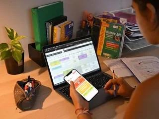 Journées à rallonge, rythmes scolaires, trajets : pourquoi les emplois du temps cristallisent la colère des lycéens