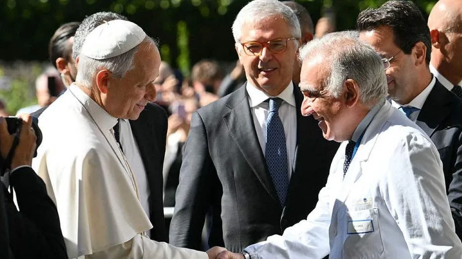 Pope Leo arrives at hospital for surgery to remove lung nodule