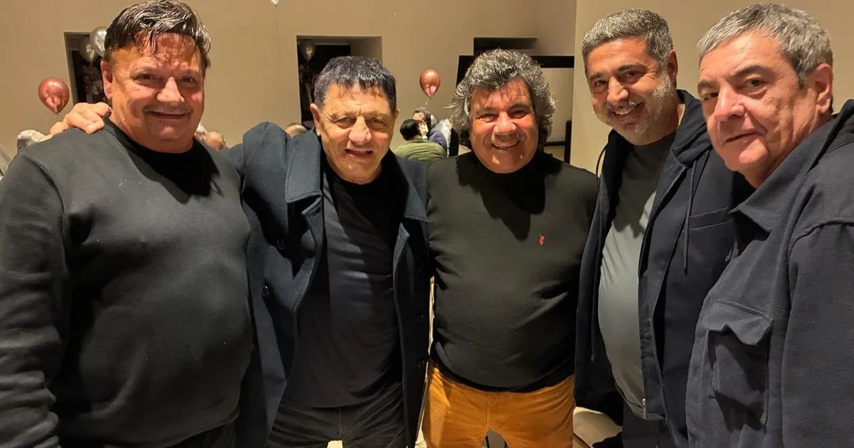 Reunión de amigos para colaborar: fútbol y solidaridad