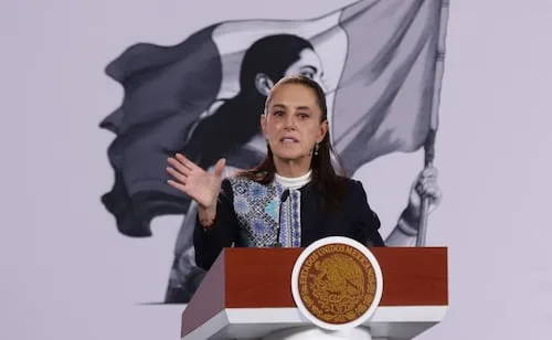 Se va a automatizar todavía más Migración, dice Sheinbaum; reducirán al 50% derecho de no residente