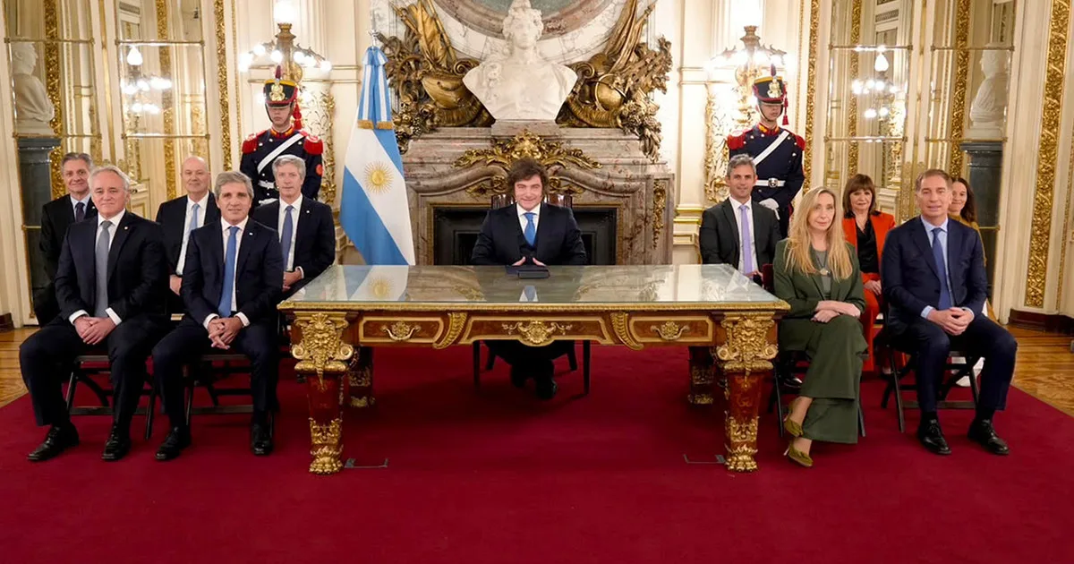 Argentina, la mejor en superávit, la peor en riesgo país