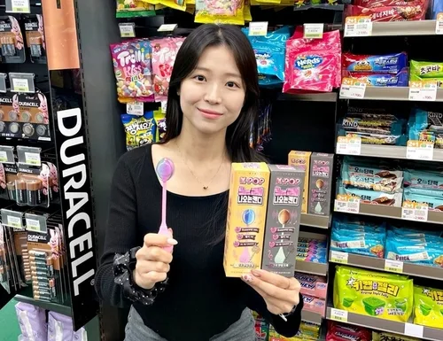 K팝 팬 공략하는 편의점…CU, 노래캔디 등 연계 상품 확대