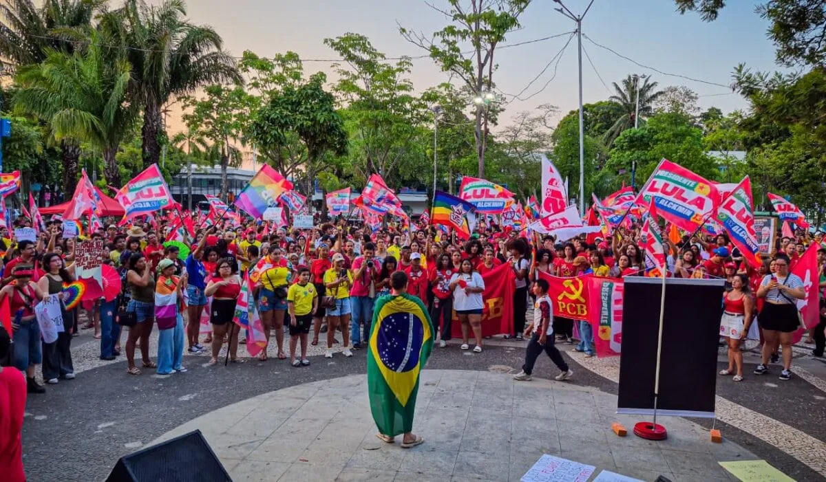 Ato em Rio Branco reúne manifestantes em mobilização nacional ligada à virada de Lula
