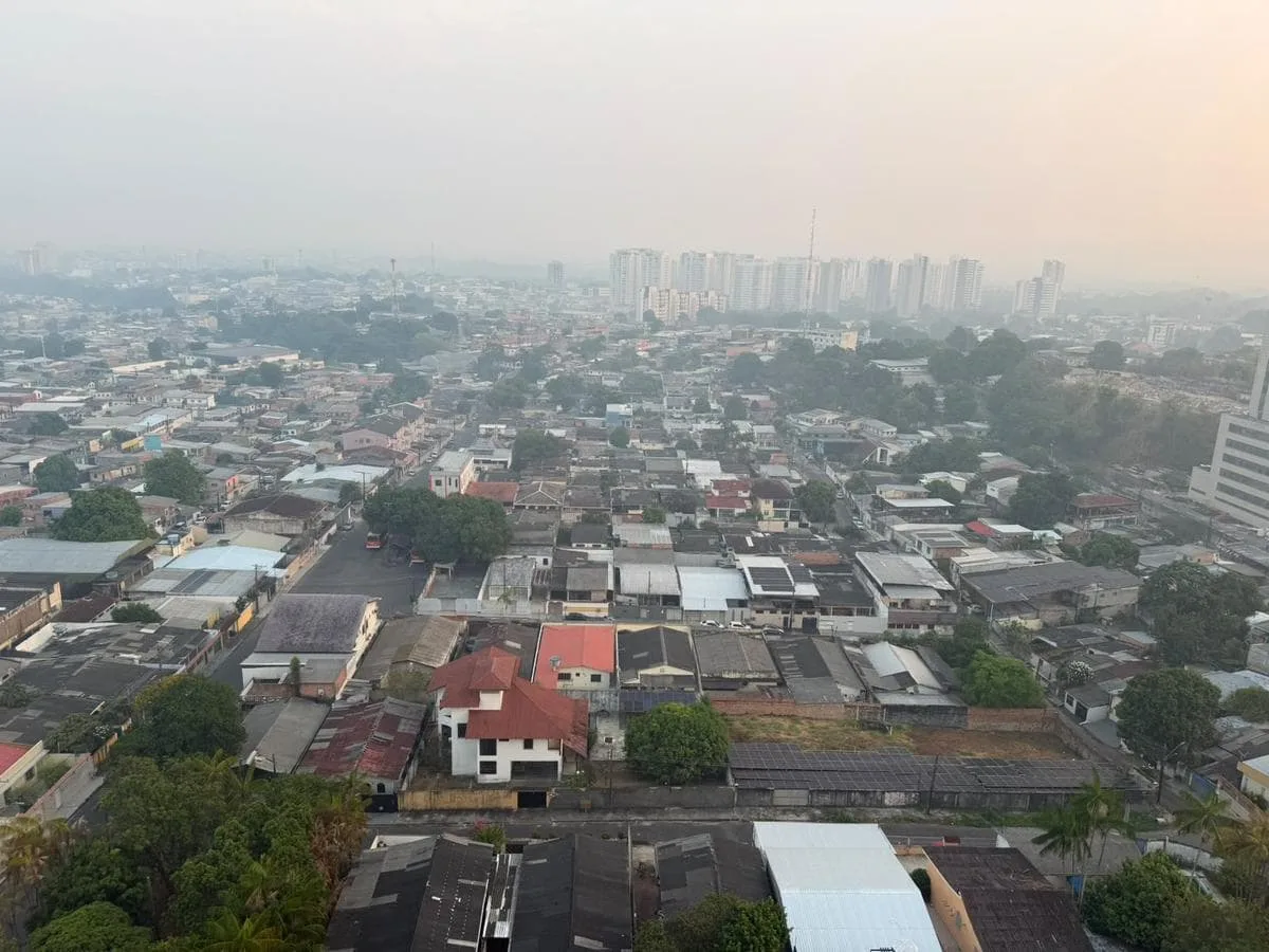 Manaus enfrenta pior camada de fumaça do ano após temperatura recorde de 38,6°C