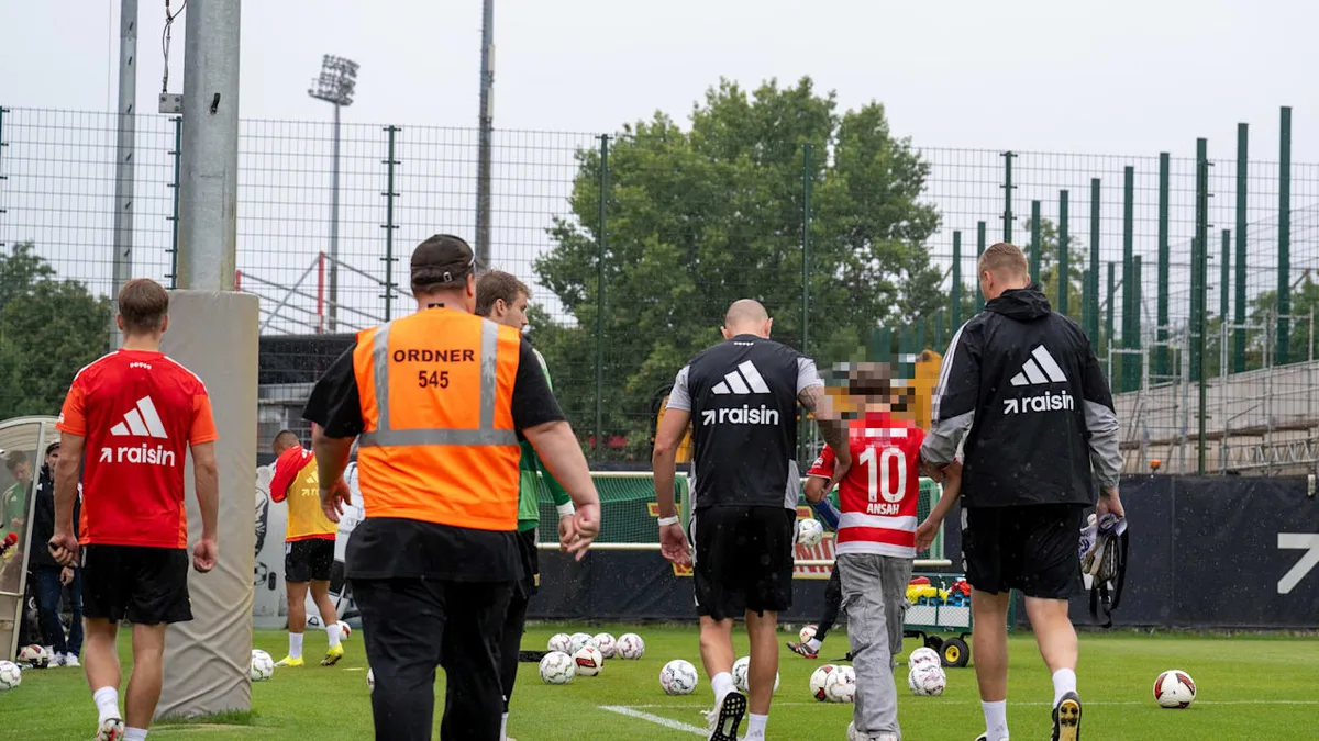 Es passierte beim Training - Epileptischer Anfall! Union-Profis helfen kleinem Fan