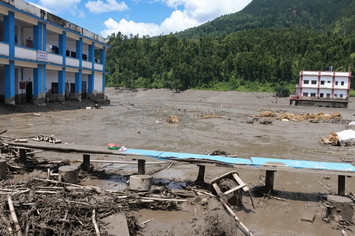 Crusoé: Deslizamento fragiliza Nepal diante da China