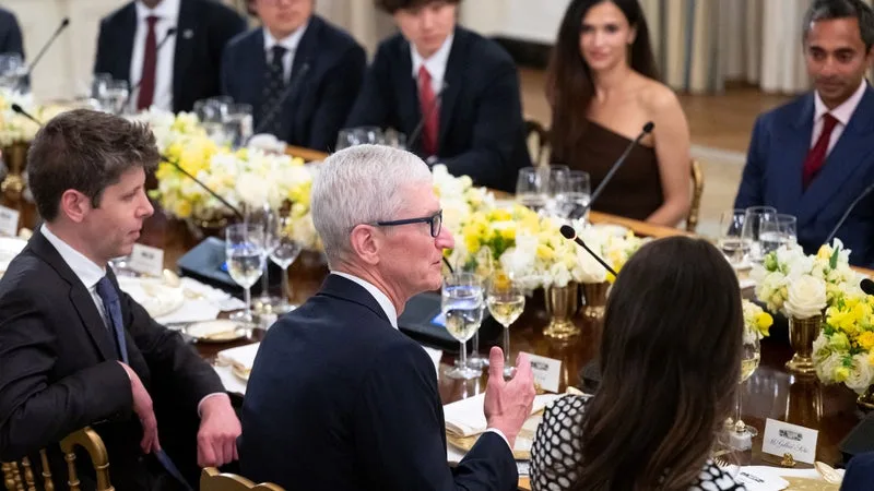 Sam Altman, Tim Cook, Jensen Huang... De grandes figures de la tech assisteront au dîner de Donald Trump avec Xi Jinping à la Maison Blanche