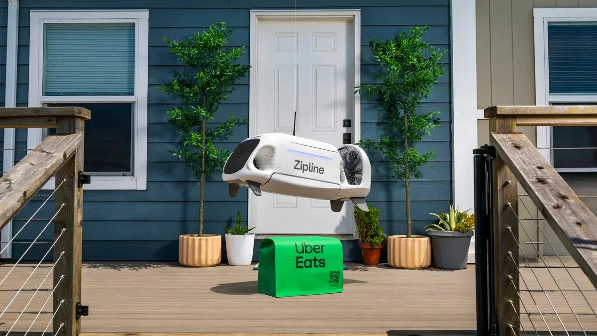 Drone do Uber Eats abre a barriga e solta “filhote” para entregar comida