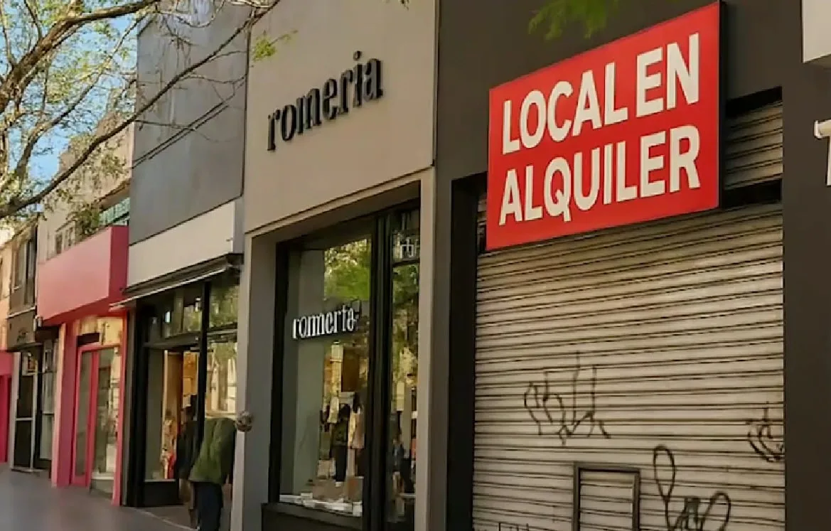 “Hay días que los locales no abren caja”: preocupación entre los comerciantes de Flores por la caída del consumo