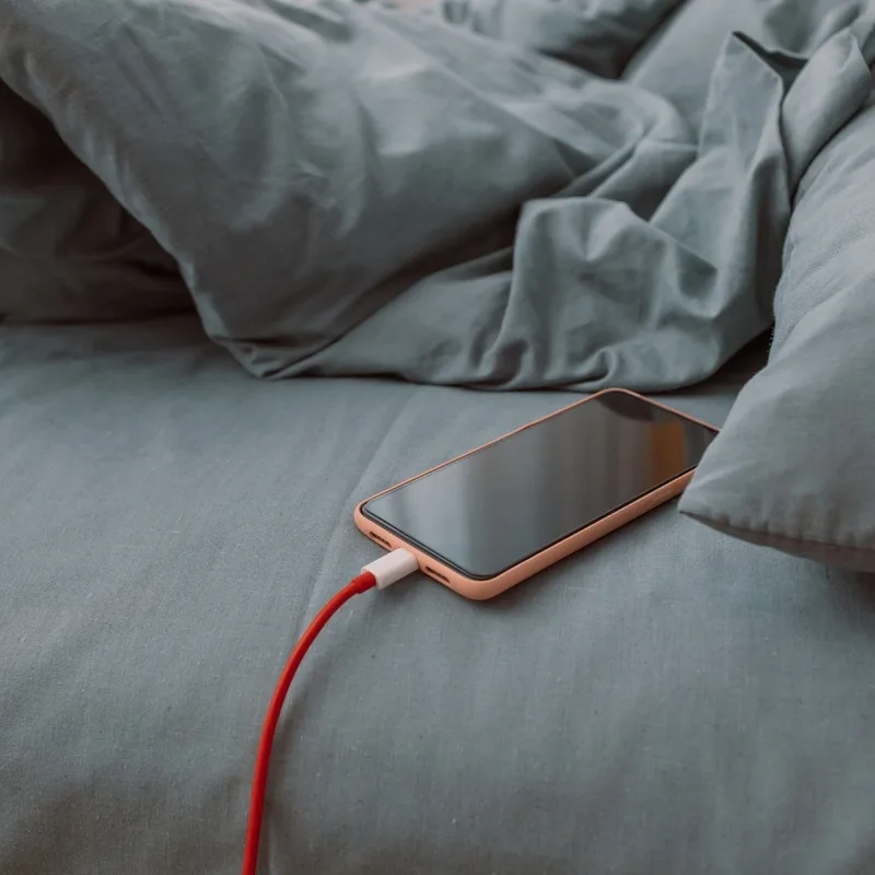Actualité : Batterie qui lâche trop vite ? Arrêter la charge de nuit ne suffit jamais, voici pourquoi