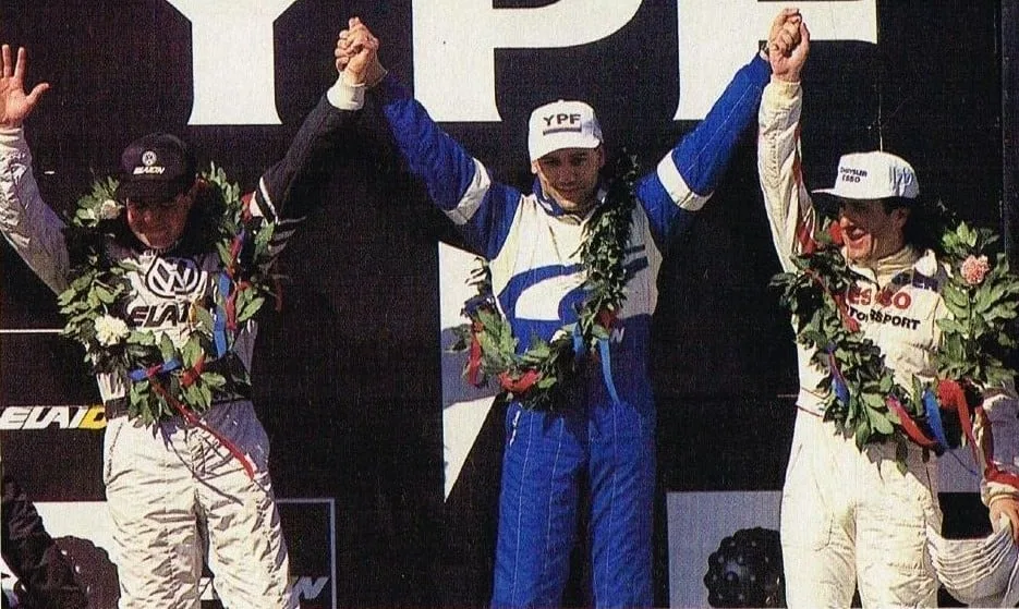 Compitió contra Senna, fue campeón del TC 2000, vende empanadas en España y a los 61 años vuelve a correr