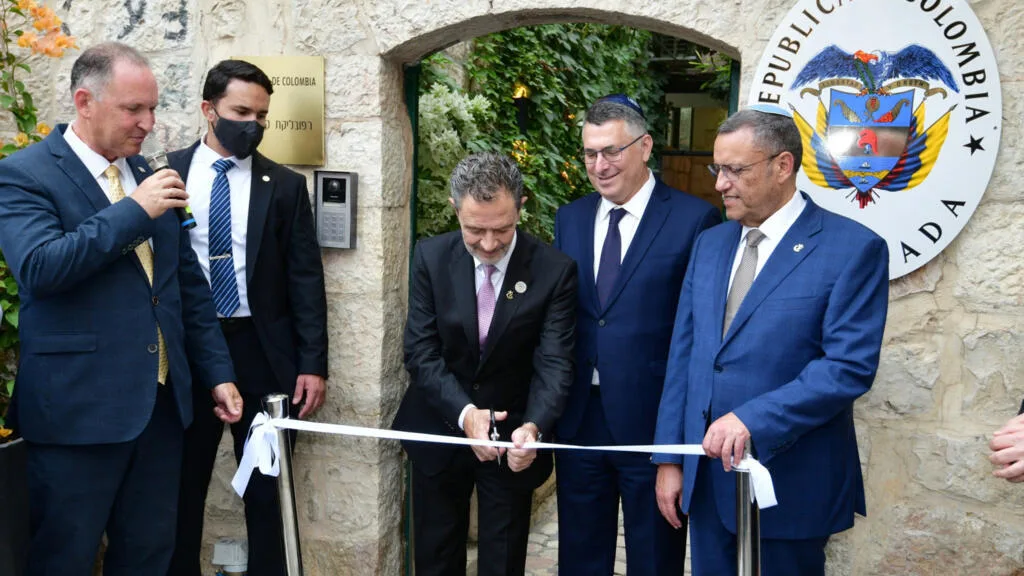 Israël : la Colombie du président Abelardo de la Espriella inaugure son ambassade à Jérusalem