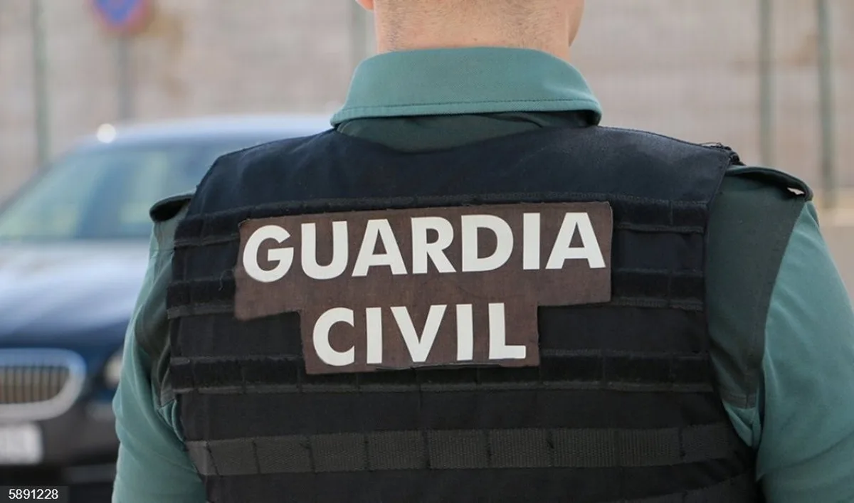 La Guardia Civil investiga el hallazgo de los cadáveres de dos hombres en plena calle de un pueblo de León