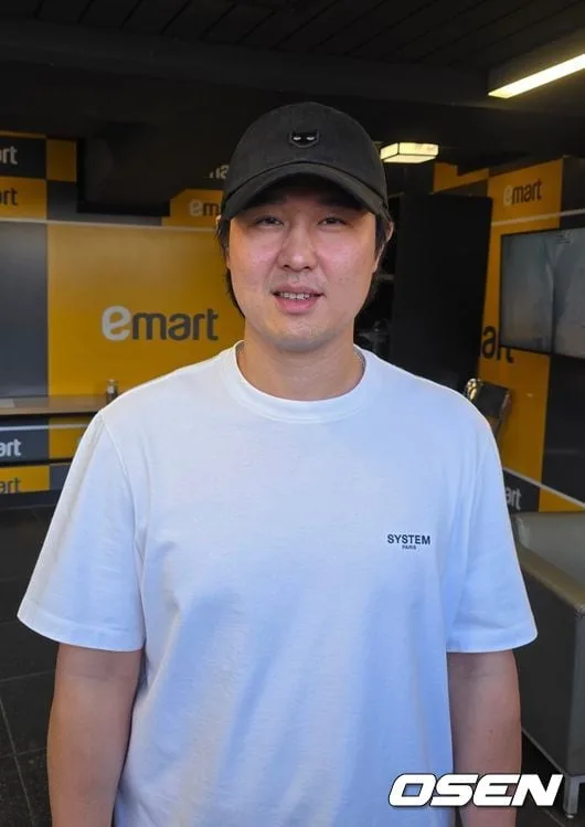 처음으로 관중석에서 야구 본 538홈런 레전드 “초구에 죽으면 안되겠네요, 내년에는 부상 없이 완주 목표”