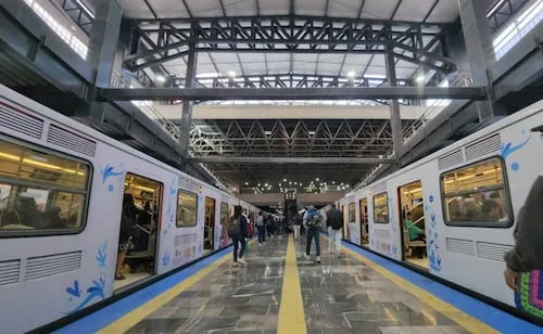 Fuertes lluvias afectan funcionamiento del Metro capitalino y Cablebús; retiran sombrilla de las vías en Salto del Agua