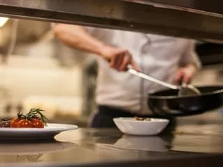 « Le monde entier nous regarde » : avec son restaurant-école à Lyon, Yannick Alléno vise une nouvelle étoile