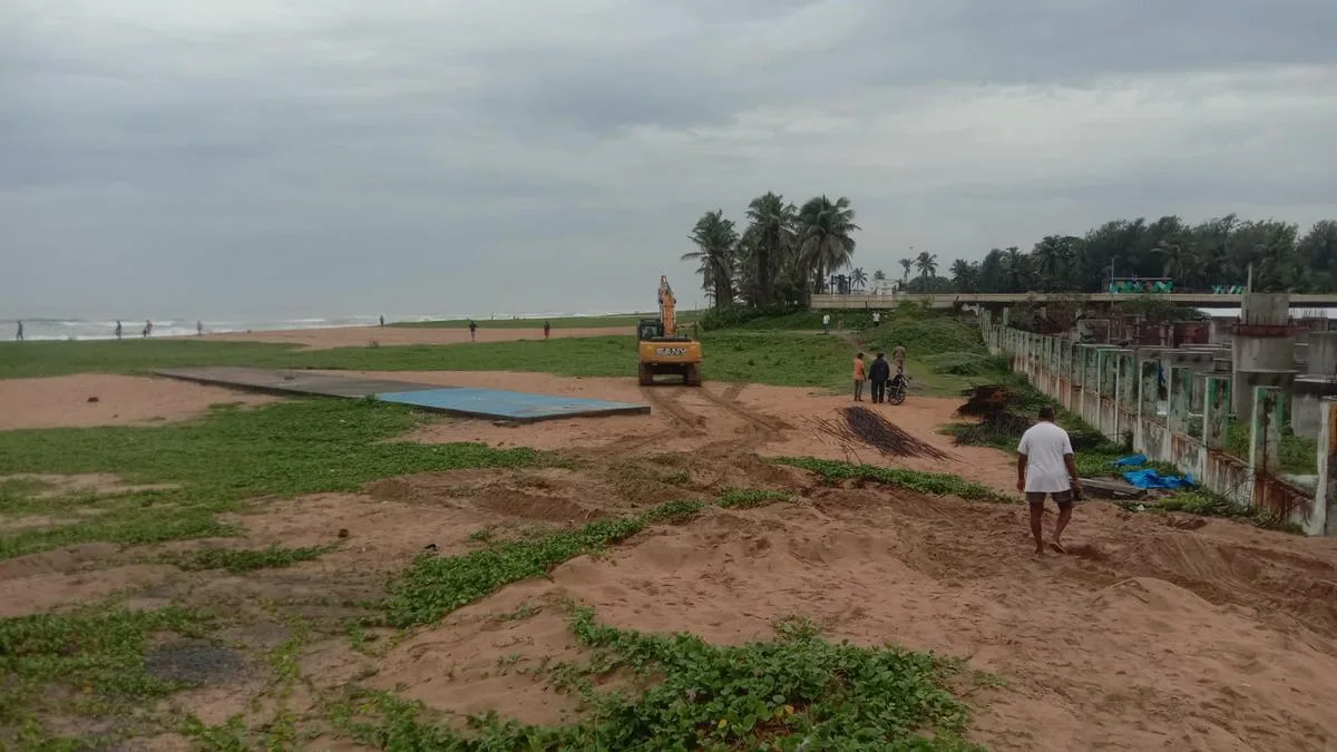 T.N. Coastal Zone Management Authority orders demolition of unauthorised compound wall in Injambakkam