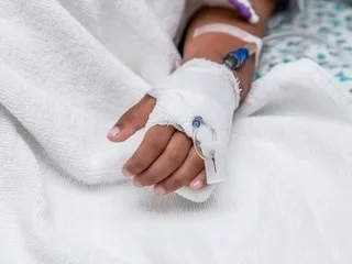 « L’impression que j’allais mourir » : atteint d’une anémie rare, ce garçon de 9 ans est un miraculé, voici son histoire
