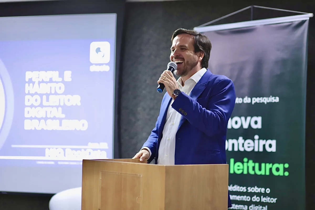 Acesso a internet deve ser transformador, não só para assistir série e apostar em bet, diz presidente da Anatel