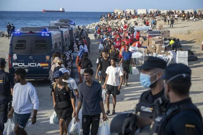 Las Fuerzas de Seguridad vigilan la actividad de once líderes de los migrantes en Ceuta
