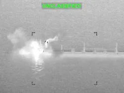 Blockade im Golf von Oman: US-Militär schießt Frachtschiff mit Kampfjet ab