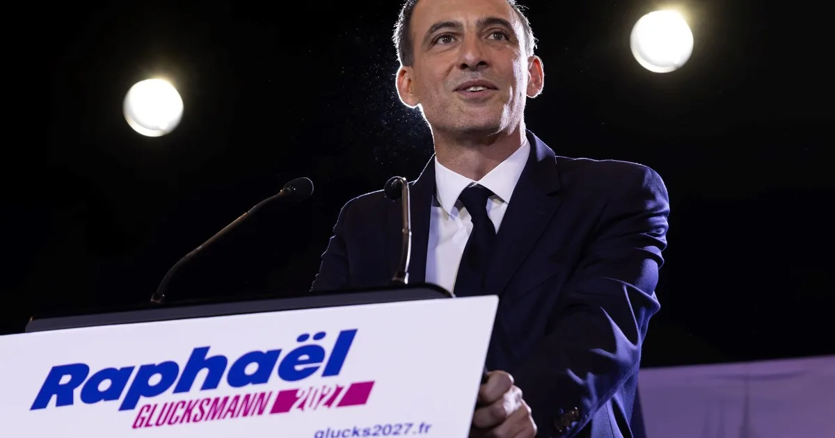 Interna de la centroizquierda en Francia: el eurodiputado Raphaël Glucksmann venció a la vieja guardia socialista