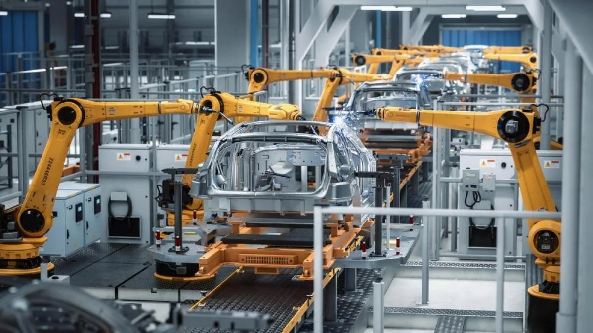 La producción de coches en España sigue a la baja pese a la subida de los electrificados
