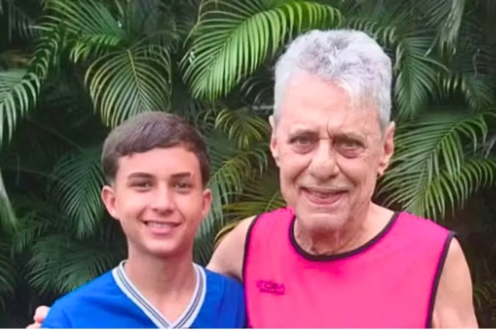 Mulher descobre que 'Seu Chico', do futebol do filho, era Chico Buarque
