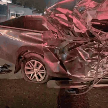 Hilux capota, fica com teto aberto e motorista é preso em Campo Grande