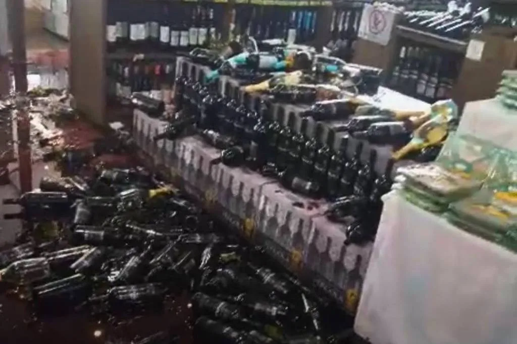 Homem destrói garrafas de vinho em supermercado e causa prejuízo de R$ 50 mil