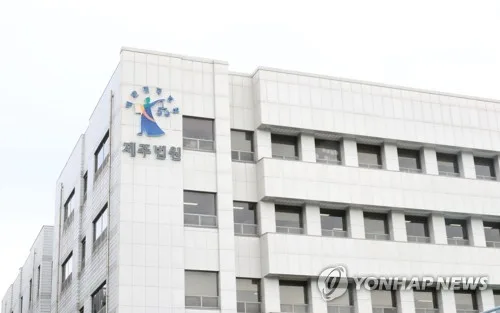 대선 특정후보 반대 인쇄물 살포한 30대 2명 벌금형