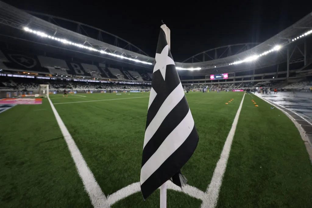 Botafogo tem reunião nesta segunda com candidato a técnico