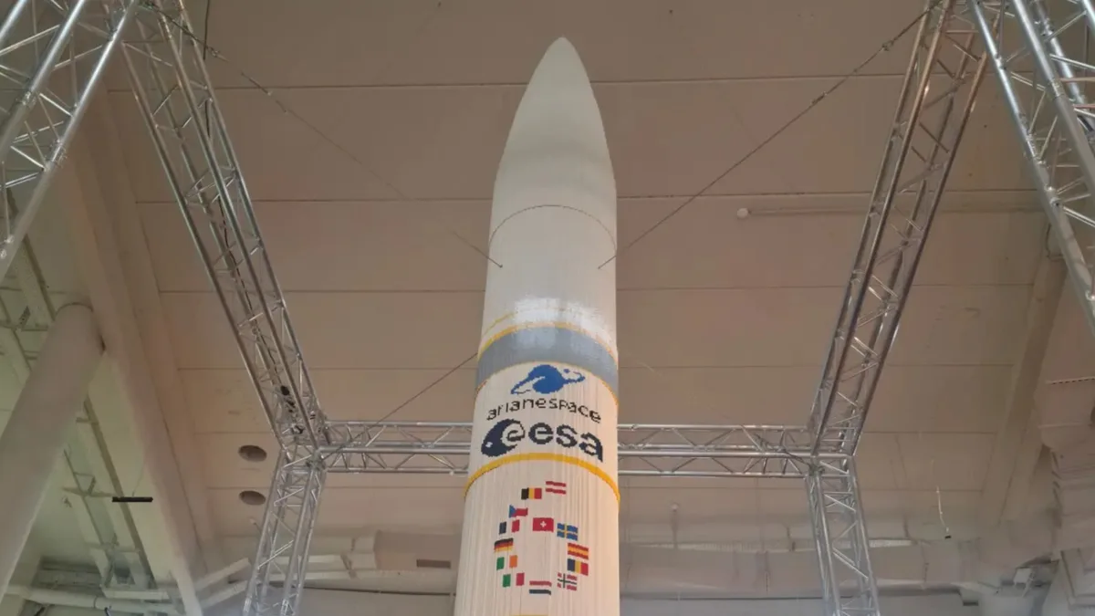 Le record du monde de la plus haute fusée construite en Lego est battu, et il est français !