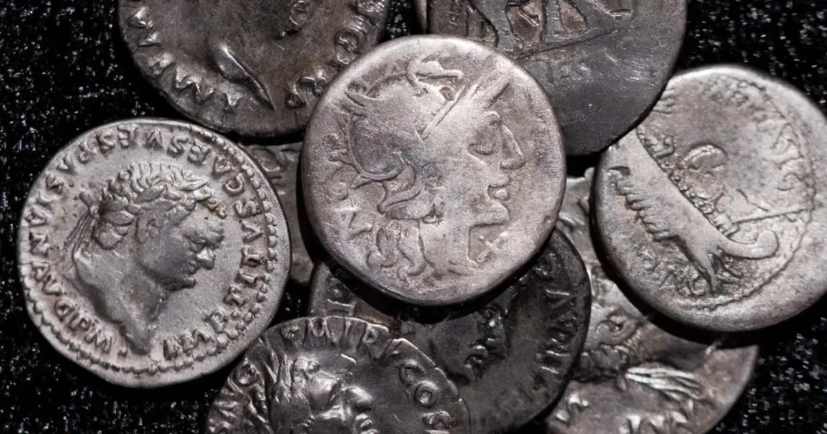Un arqueólogo aficionado halló en Alemania el mayor tesoro de monedas romanas de plata