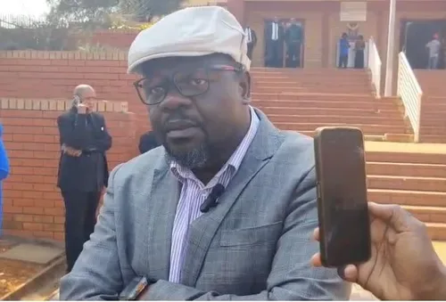 Drama outside Randburg court as supporter links arrest of top cop to SAPS succession battle