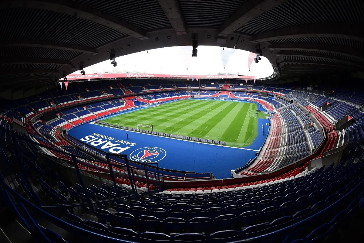 Football : la pelouse du Parc des Princes victime de la canicule, le PSG jouera finalement à Rennes