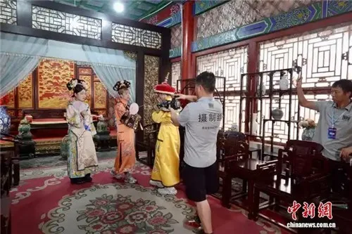 "6만원이면 나도 영화 주인공"…AI에 밀린 中영화세트장의 변신