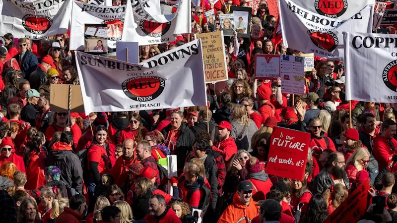 ‘Congratulations, well done’: Third strike called off as teachers back pay deal