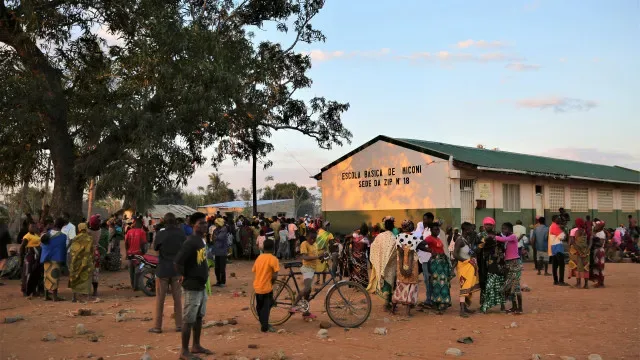Moçambique vai contratar 2.920 professores e 598 profissionais de saúde